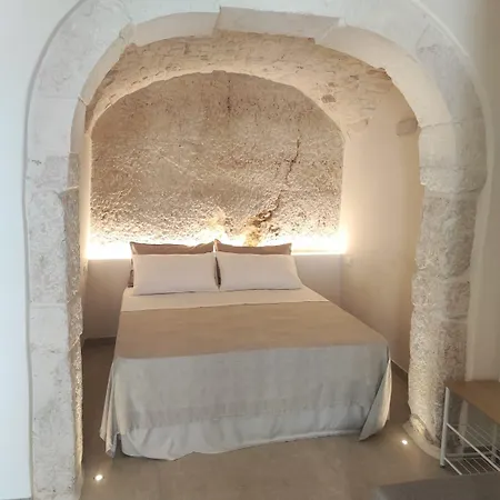 Casetta La Roccia أوستوني